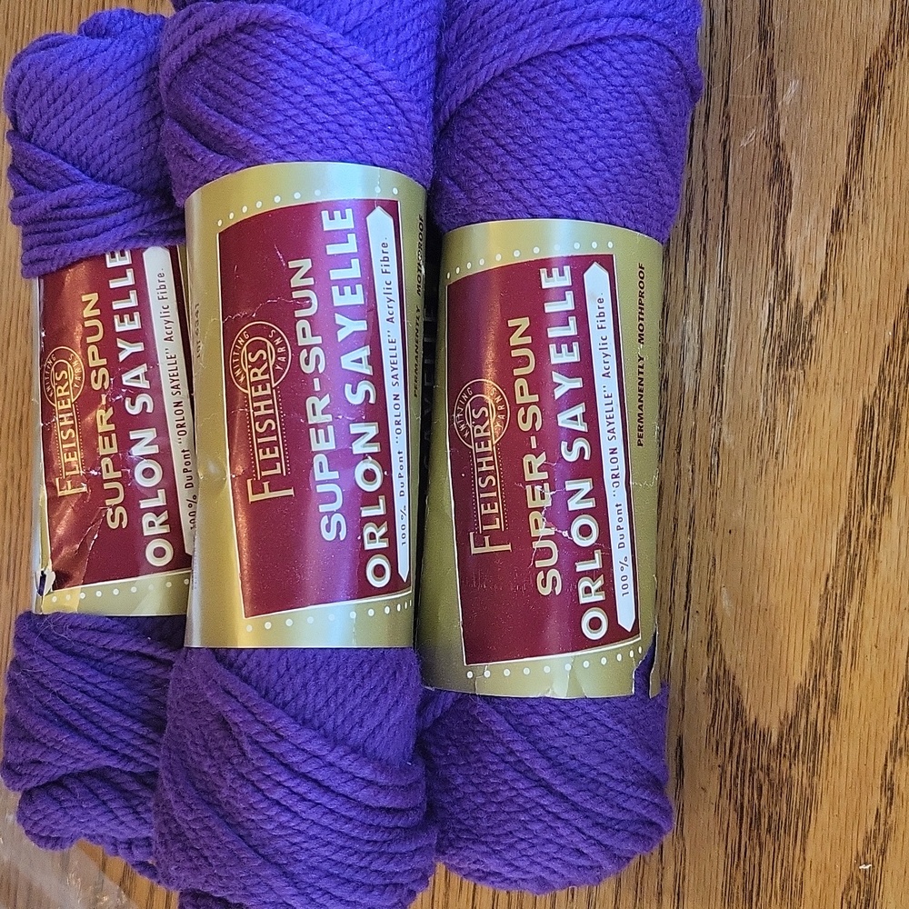 5 skiens of Vintage Fleishers Super spun Orlon Sayelle yarn